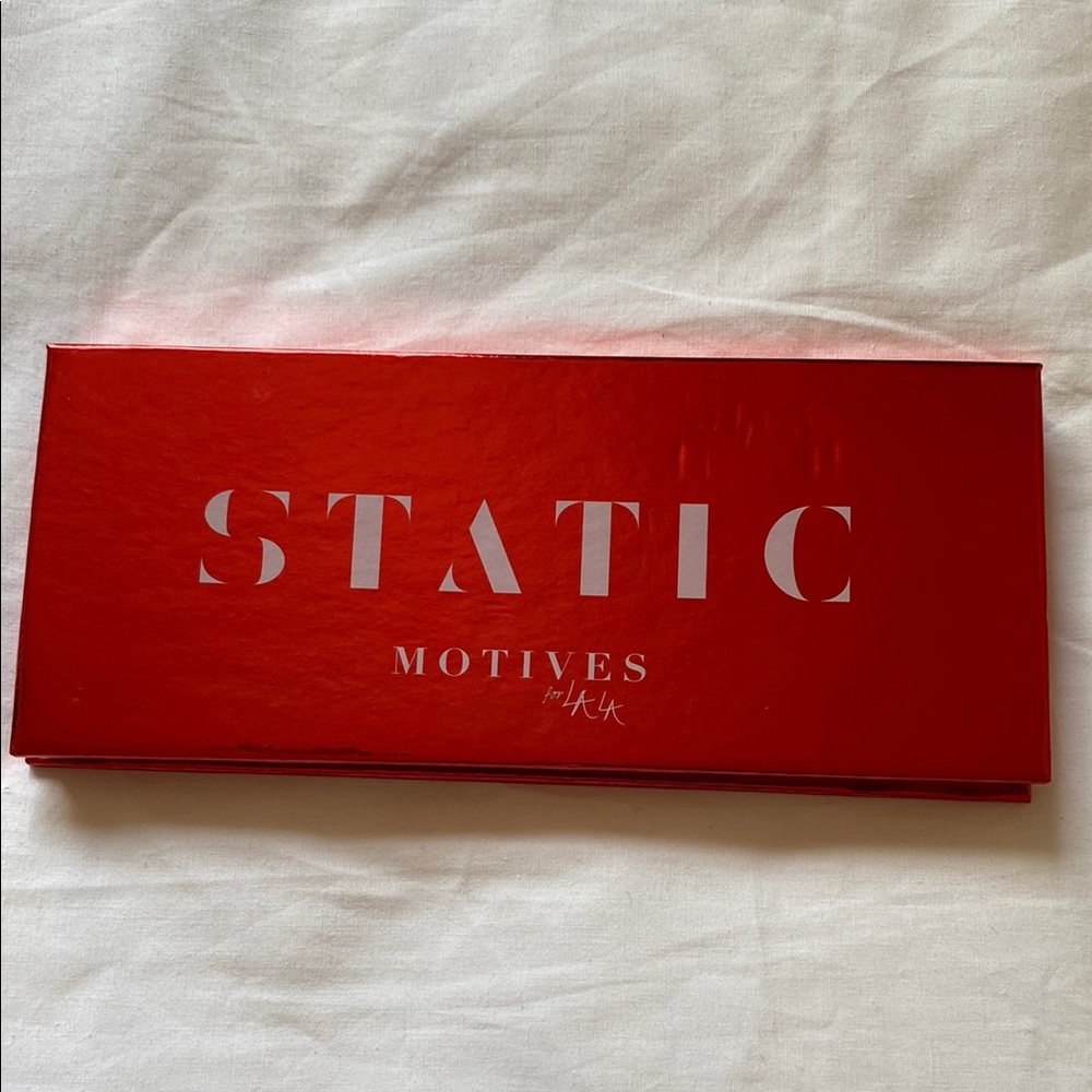 Estatic Red Eyeshadow Palette